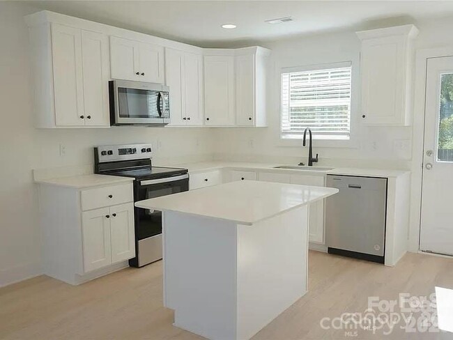 Photo - 816 Fairview St