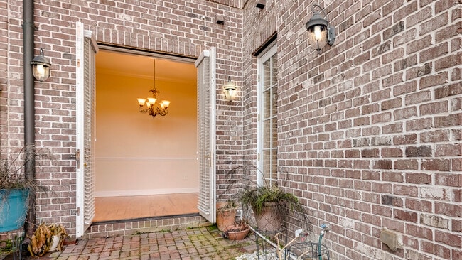 Photo - 407 E Hull St