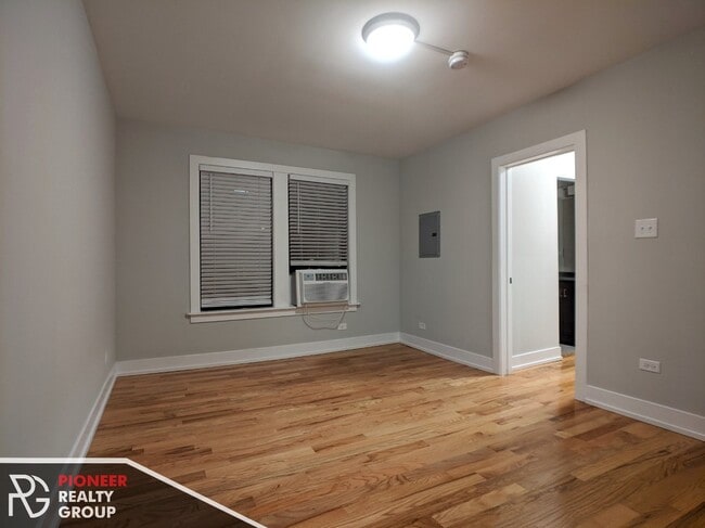 Building Photo - 908 W George St