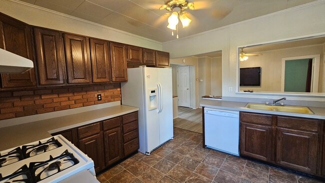 Photo - 301 N 1st St