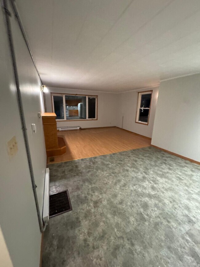 Photo - 131-131 Main St