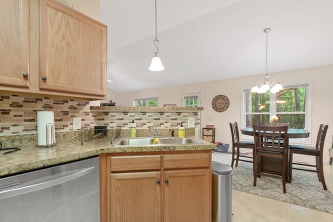 Photo - 303 Harbor Trce