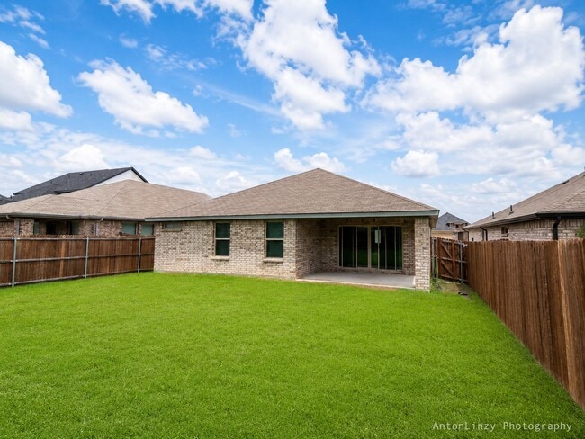 Photo - $1,995 3 Bed/2 Bath/2 Garage Home with Office/Study Ready for Move-in in Woodland Creek
