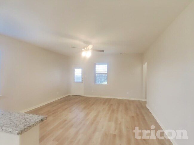 Photo - 185 Kennedy Dr