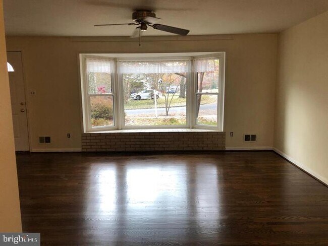 Photo - 3532 Queen Anne Dr