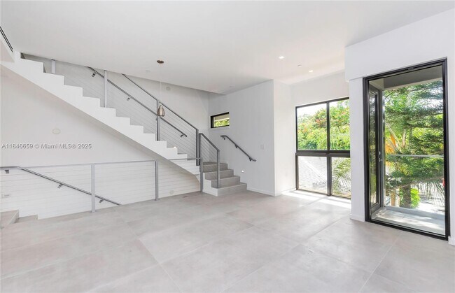 3270 Bird Ave