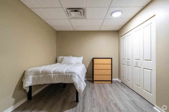 3BR, 1BA - Bedroom 1