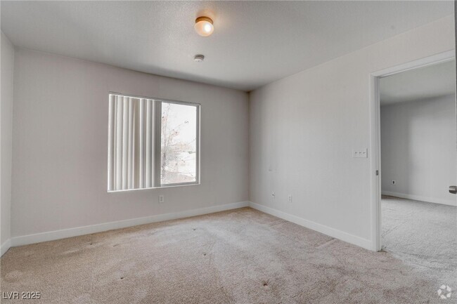 Building Photo - 8070 W Russell Rd Unit 2081 Rental