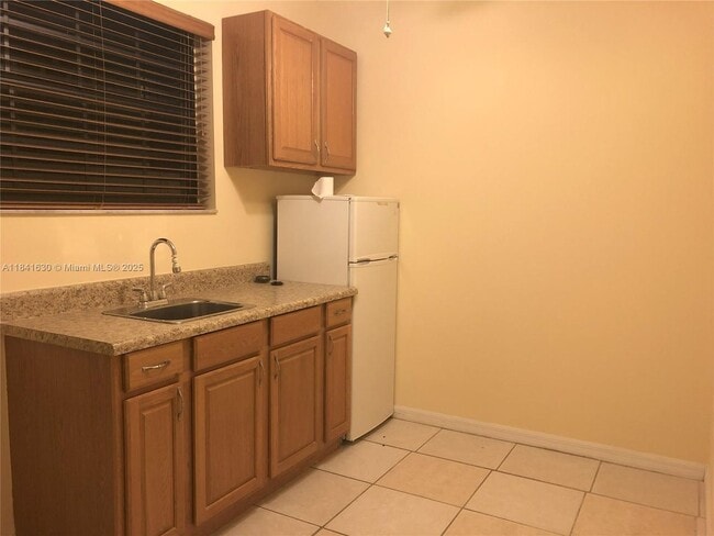 Building Photo - 4908 SW 142nd Pl Unit 2-2 Rental
