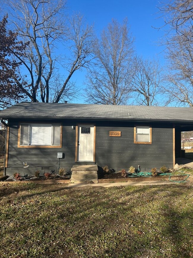 Building Photo - 4024 E Wagon Wheel Rd Unit 3335 School Ave