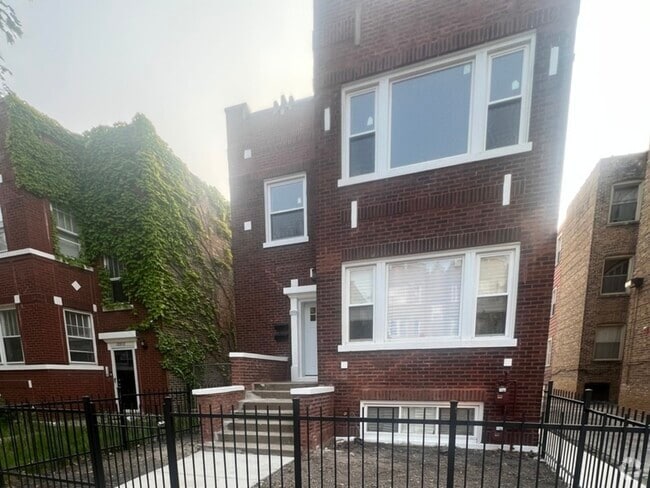 Building Photo - 10914 S Vernon Ave Rental