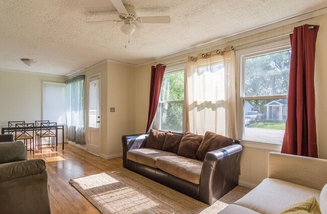 Photo - 105 N Jefferson St