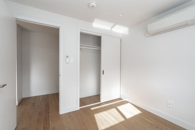 Photo - 365 Eglinton Ave E Unit 305