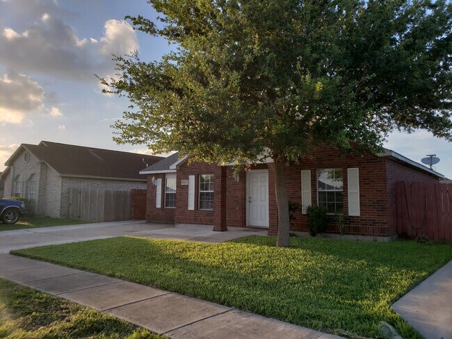 Photo - 3143 Aberdeen Dr