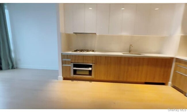 Building Photo - 136-18 Maple Ave Unit 10E