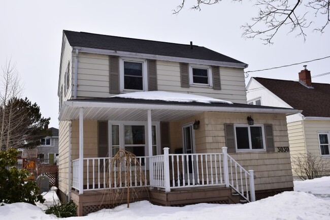 Building Photo - 3030 Connaught Ave