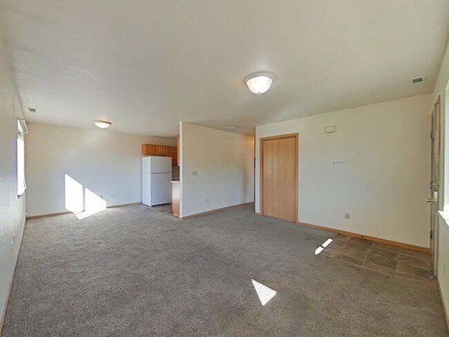Photo - 3 Bedroom with DETACHED GARAGE! Great Cent... Unidad A