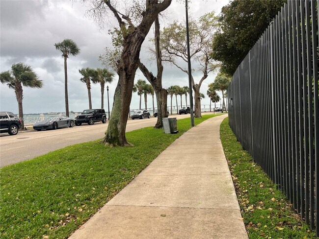 Photo - 1408 Brickell Bay Dr Unit 302