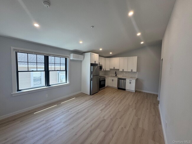 Photo - 544 Locust Ave Unidad 3A