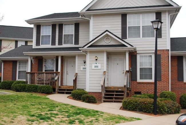 Magnolia Place Apartments - Building Exterior