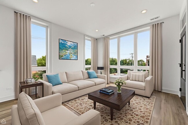 Photo - 3902 S Lake Park Ave Unit 3