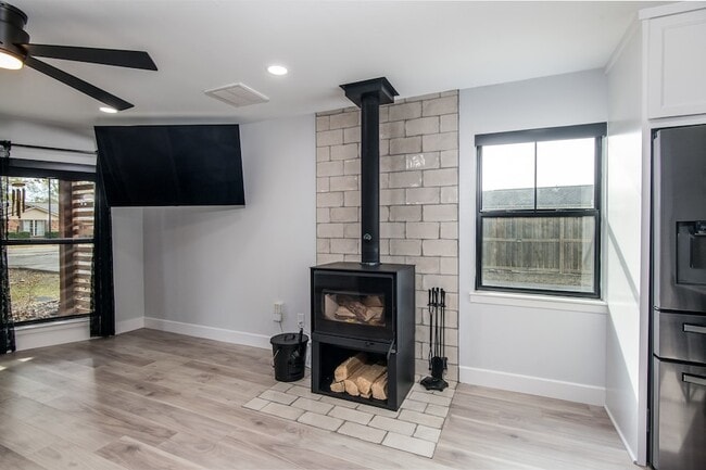 Photo - 712 Clarence St