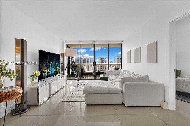 Building Photo - 1000 E Island Blvd Unit 2508