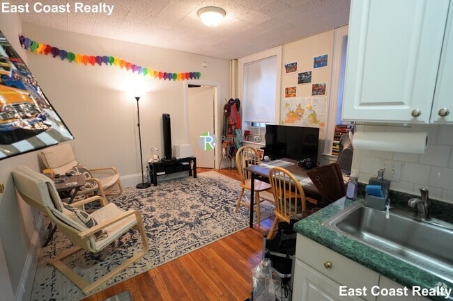 Building Photo - 1455 Beacon St Rental