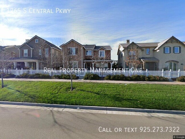 Photo - 1265 S Central Pkwy House