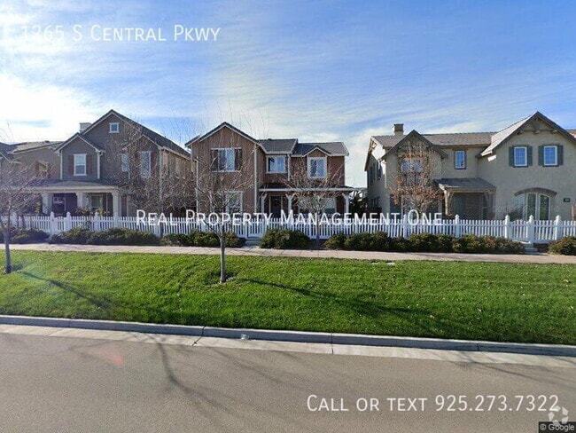 Building Photo - 1265 S Central Pkwy Rental