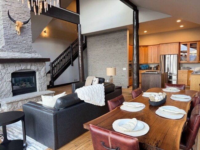 Building Photo - Gorgeous furnishings, Views, Luxury, Deck, Fireplaces, 4 bedroom in Breckenridge. Winter Seasonal...