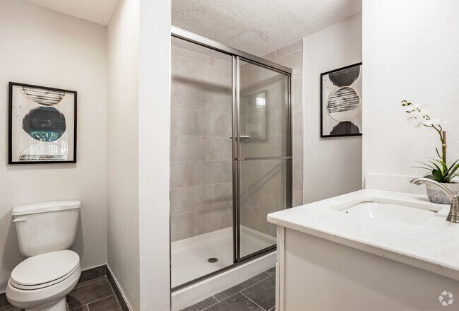 2BR, 2BA - 1,073SF