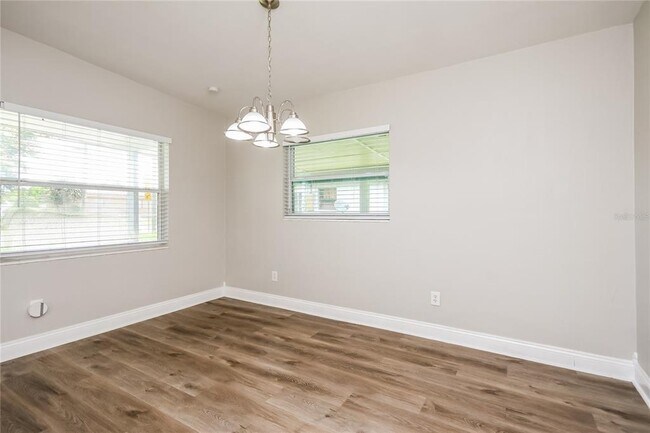 Photo - 314 Sears Ave NE