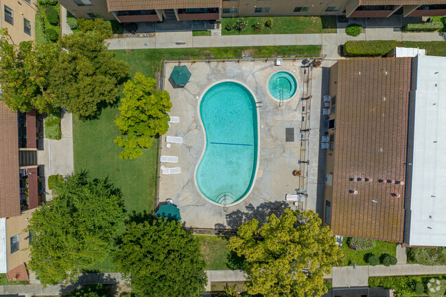 Pool - Gramercy Apartments