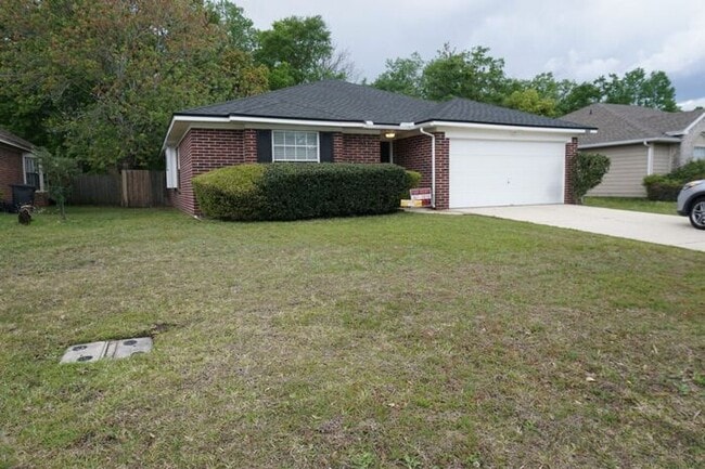 Building Photo - 3 Bedroom Home With Garage
