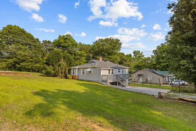 Spacious beautiful 4-bedroom 2 bath home - Spacious beautiful 4-bedroom 2 bath home