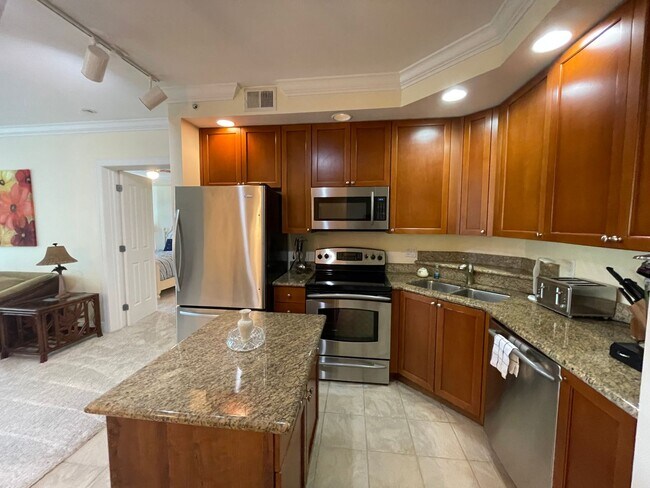 Photo - Available Now!! Unidad 2825 Palm Beach Blvd #216