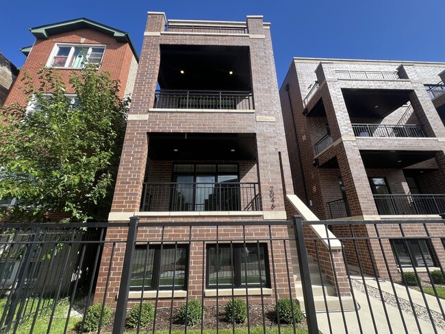 Building Photo - 2046 W Washington Blvd Rental
