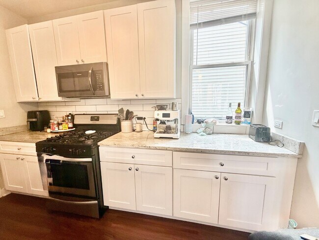 Photo - 735 W Oakdale Ave Unit 1W
