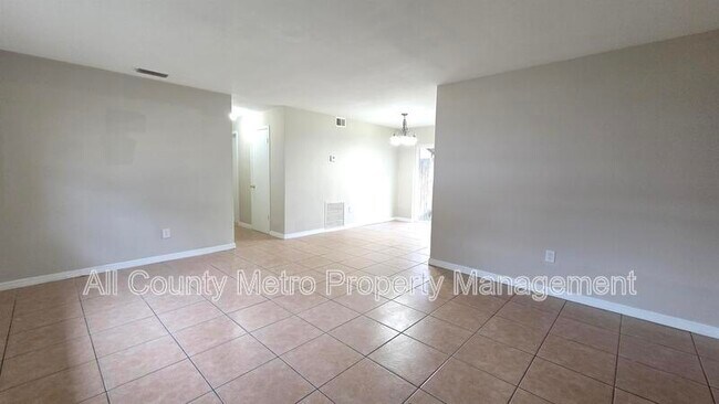 Photo - 14 E Wallace St