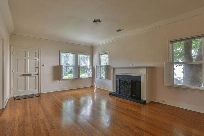 Photo - 3124 Jarrard St