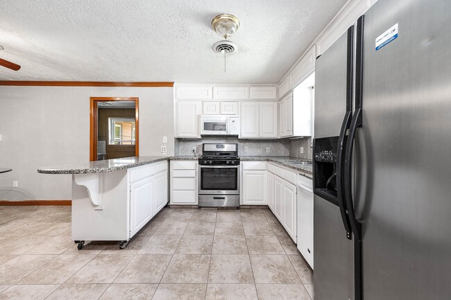 Photo - 5813 Russell Ln