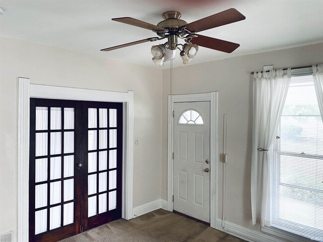 Photo - 301 E 12th St