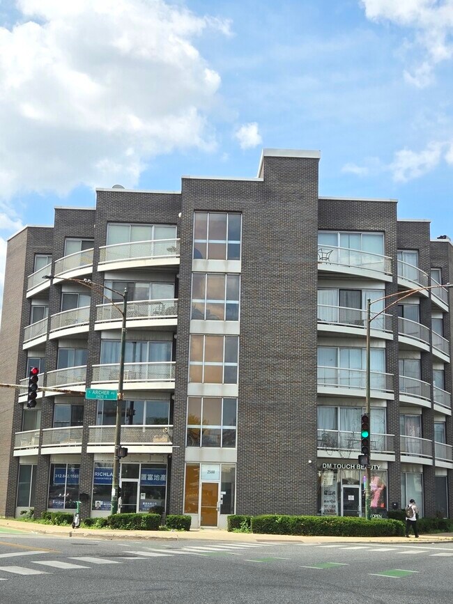Building Photo - 2500 S Halsted St Unit 3W Rental