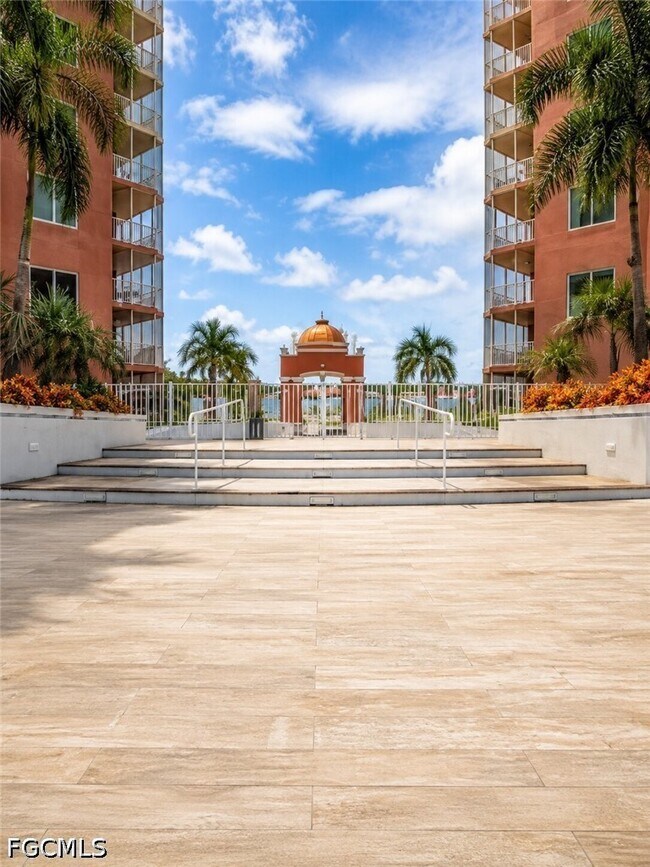 2743 First St Unidad 506