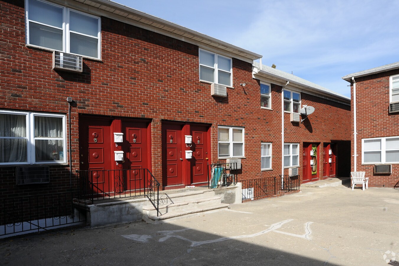 Exterior - 141 Holmes St