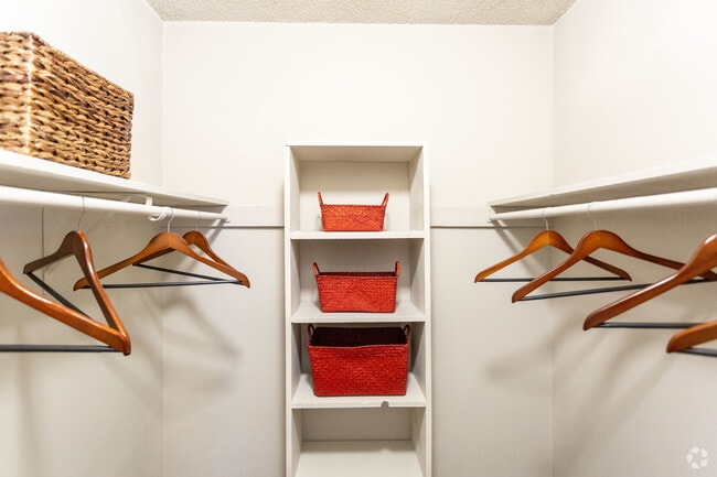 2BR, 2BA - McKenzie - 972 SF