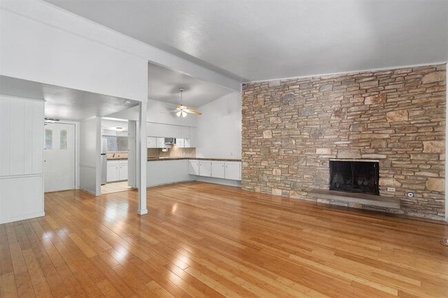 Building Photo - 1304 Mariposa Dr Unit 231 Rental