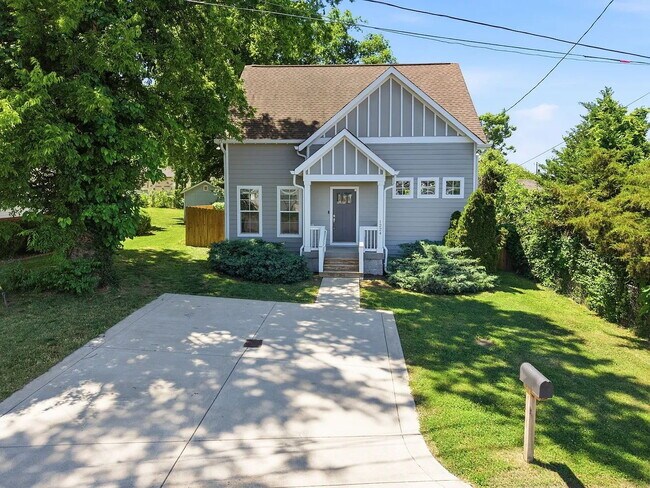 Building Photo - 1224 Bessie Ave