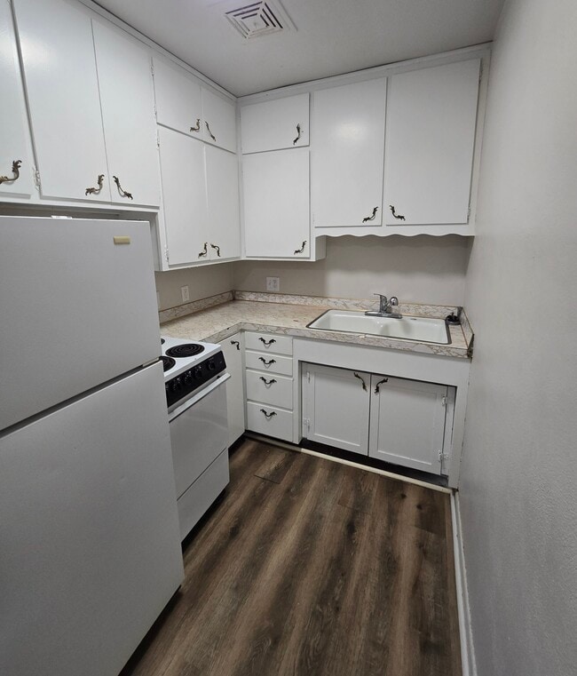 Building Photo - Kennedy Unit 4